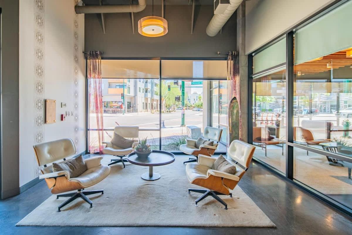 Unique 1bd - Dt Phx - Parking, Gym, Pool - Sleeps 6 Apartment